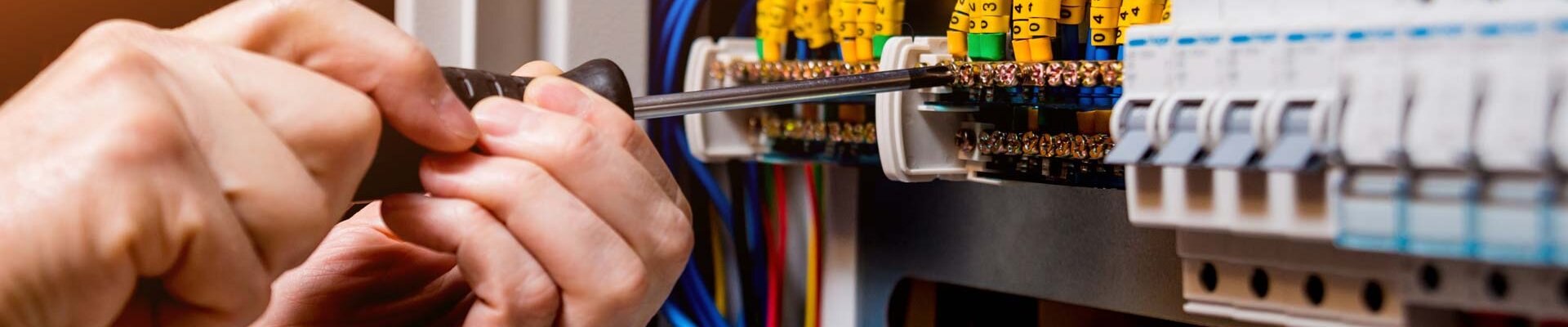 Elektroinstallationen in Industrie-, Gewerbe und Wohngebäuden